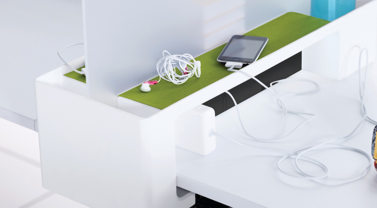 The SOTO launch pad with optional divider screen provides quick connectivity at the side of the worksurface for devices