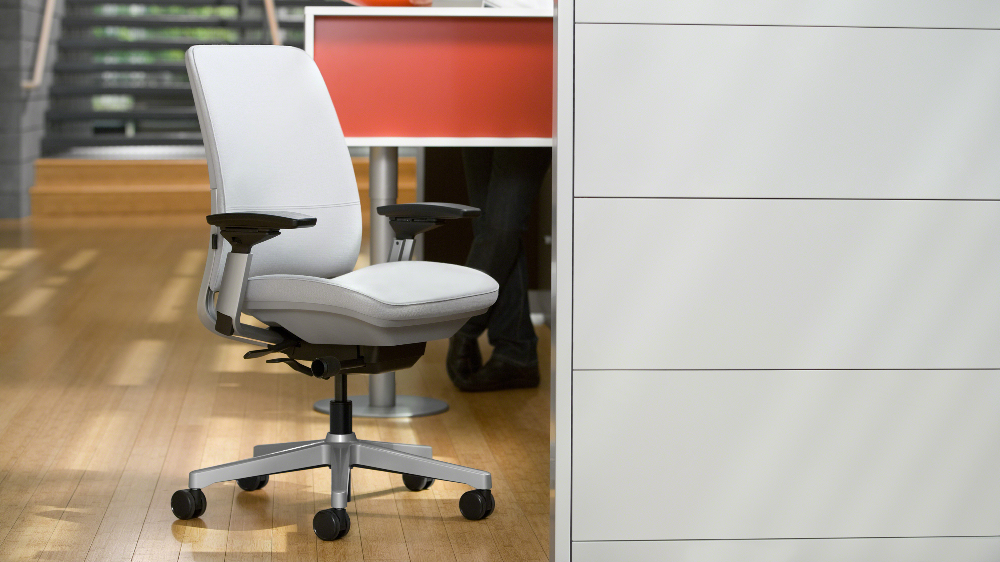 Amia ergonomic online task chair