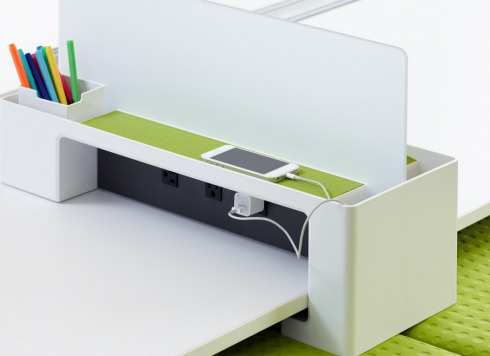 The SOTO launch pad with optional divider screen provides quick connectivity at the side of the worksurface for devices